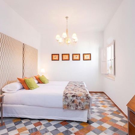 Genteel Home Campamento Sevilla Bagian luar foto
