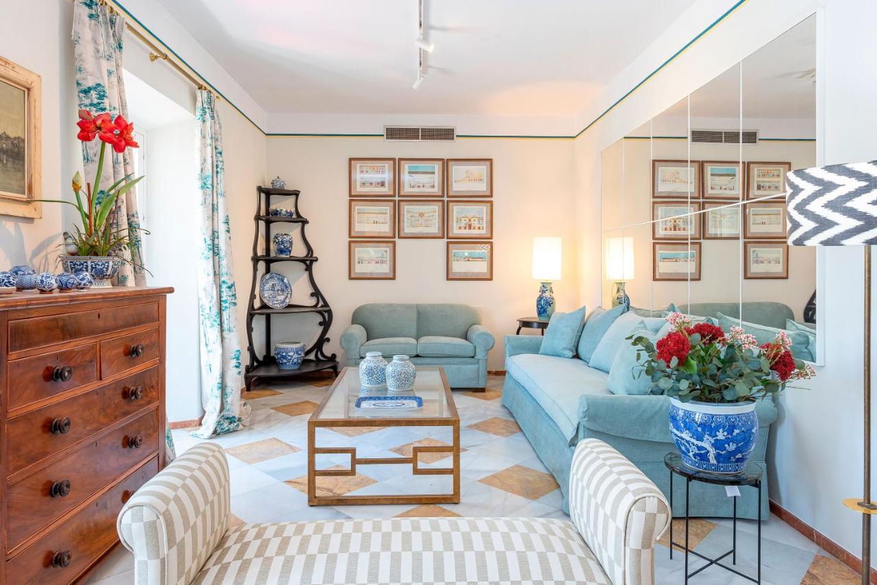 Genteel Home Campamento Sevilla Bagian luar foto