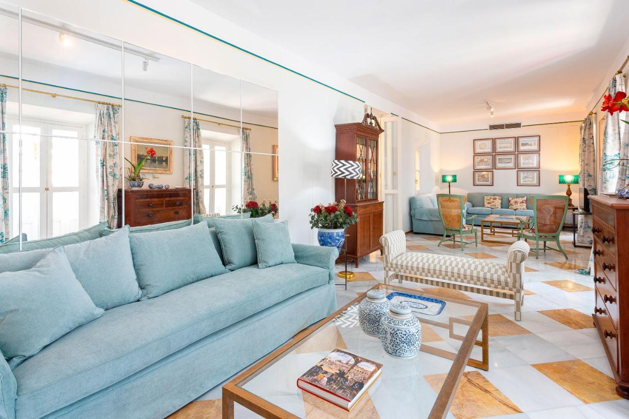 Genteel Home Campamento Sevilla Bagian luar foto