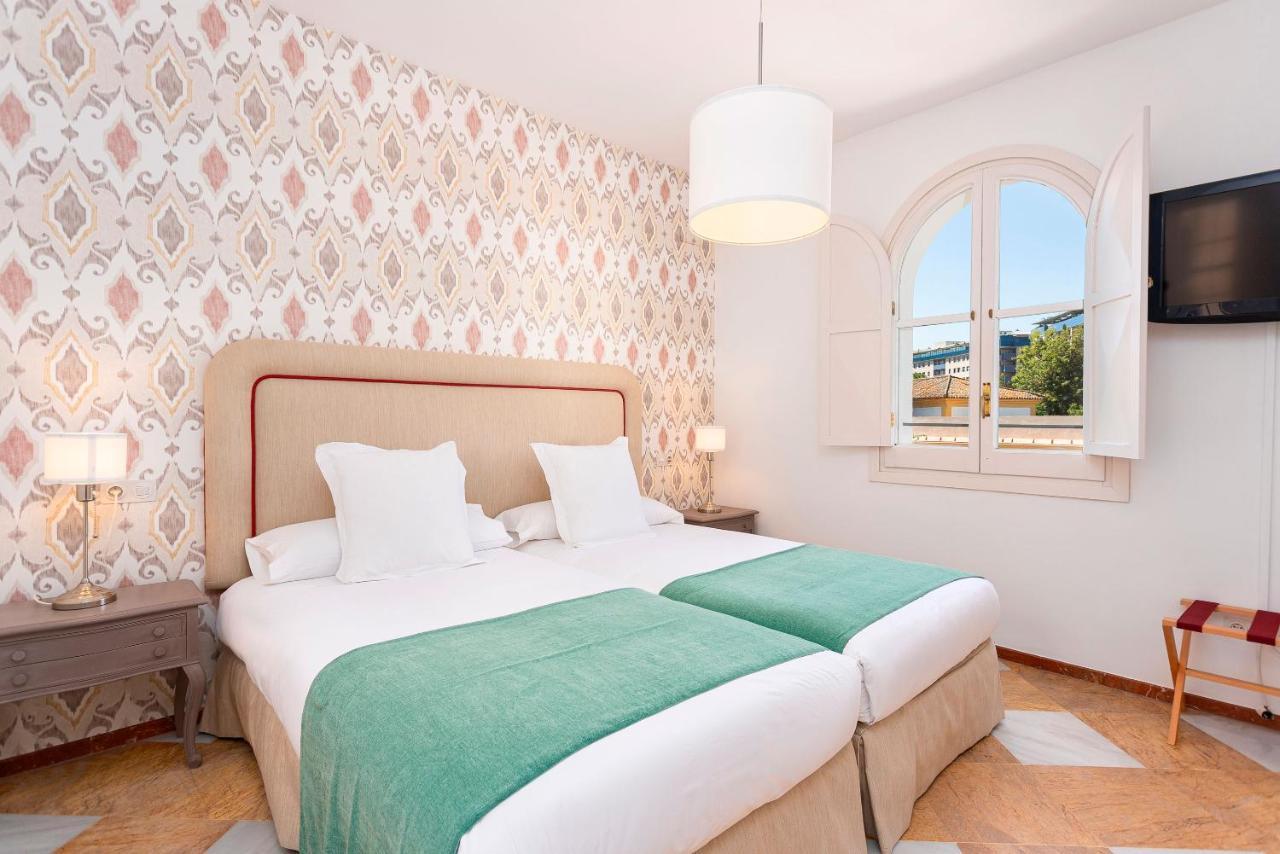 Genteel Home Campamento Sevilla Bagian luar foto