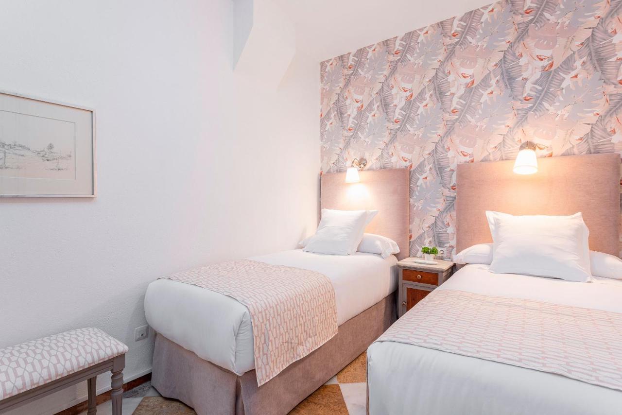 Genteel Home Campamento Sevilla Bagian luar foto