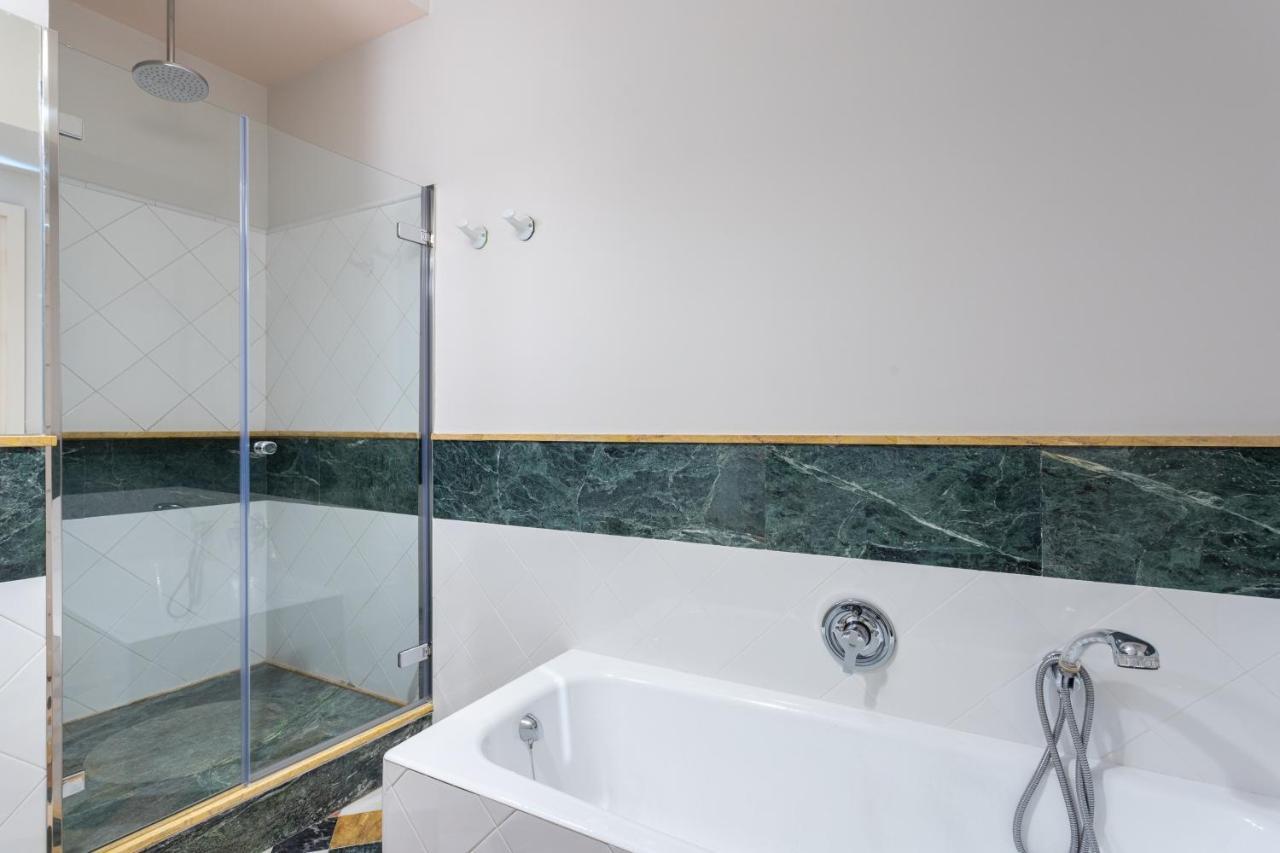 Genteel Home Campamento Sevilla Bagian luar foto