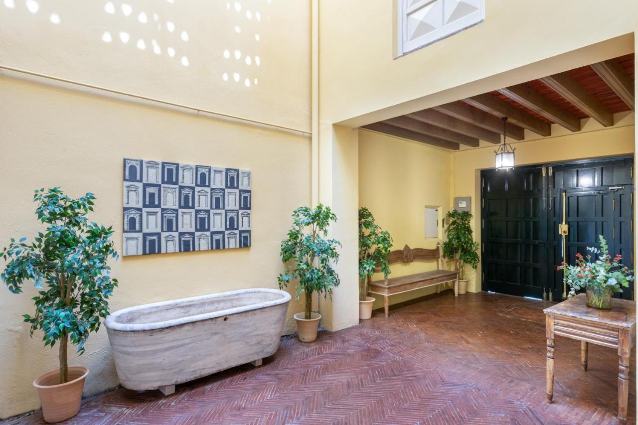 Genteel Home Campamento Sevilla Bagian luar foto