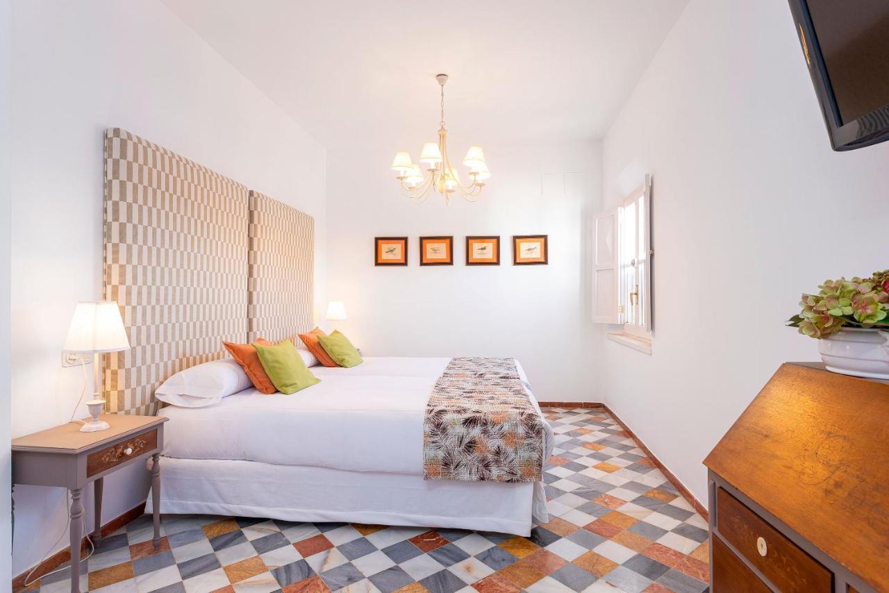 Genteel Home Campamento Sevilla Bagian luar foto