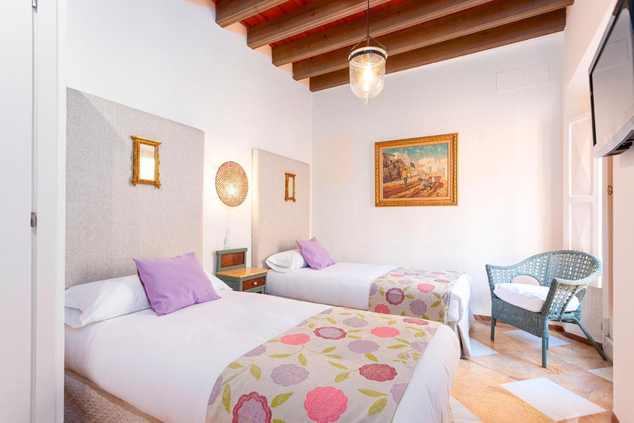 Genteel Home Campamento Sevilla Bagian luar foto