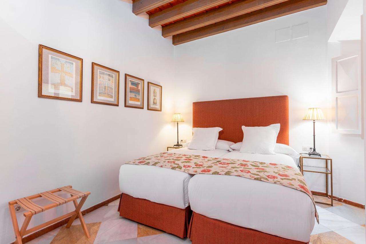 Genteel Home Campamento Sevilla Bagian luar foto